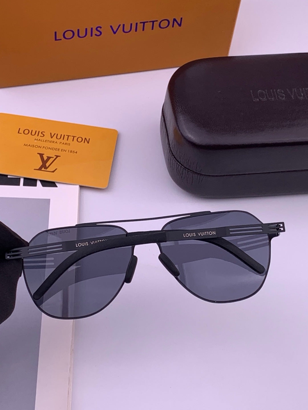 Louis Vuitton L18 Fashion Gold Lens Sunglasses for Men & Women - 357636 - detail image 6