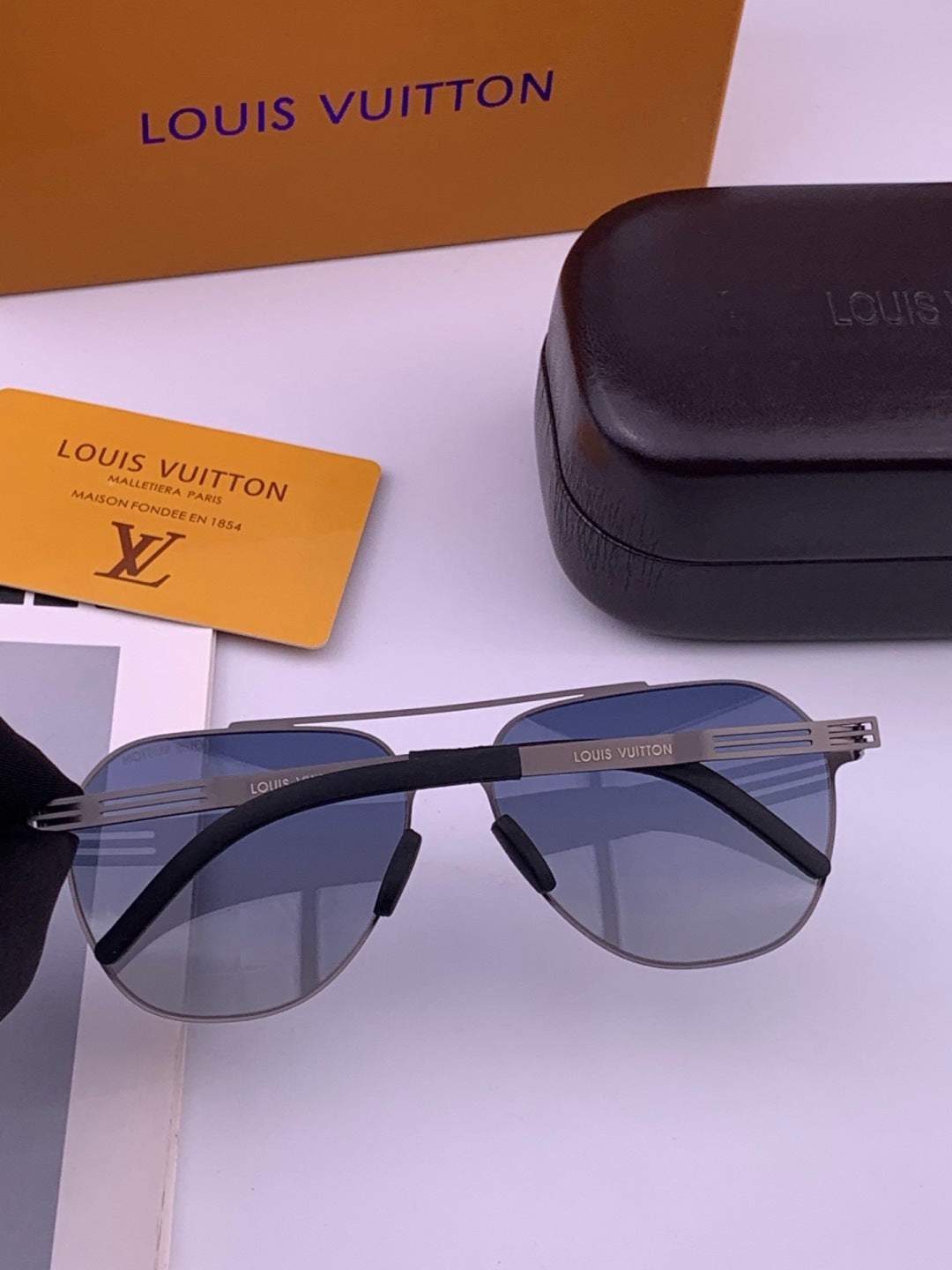 Louis Vuitton L18 Fashion Gold Lens Sunglasses for Men & Women - 357637 - detail image 6