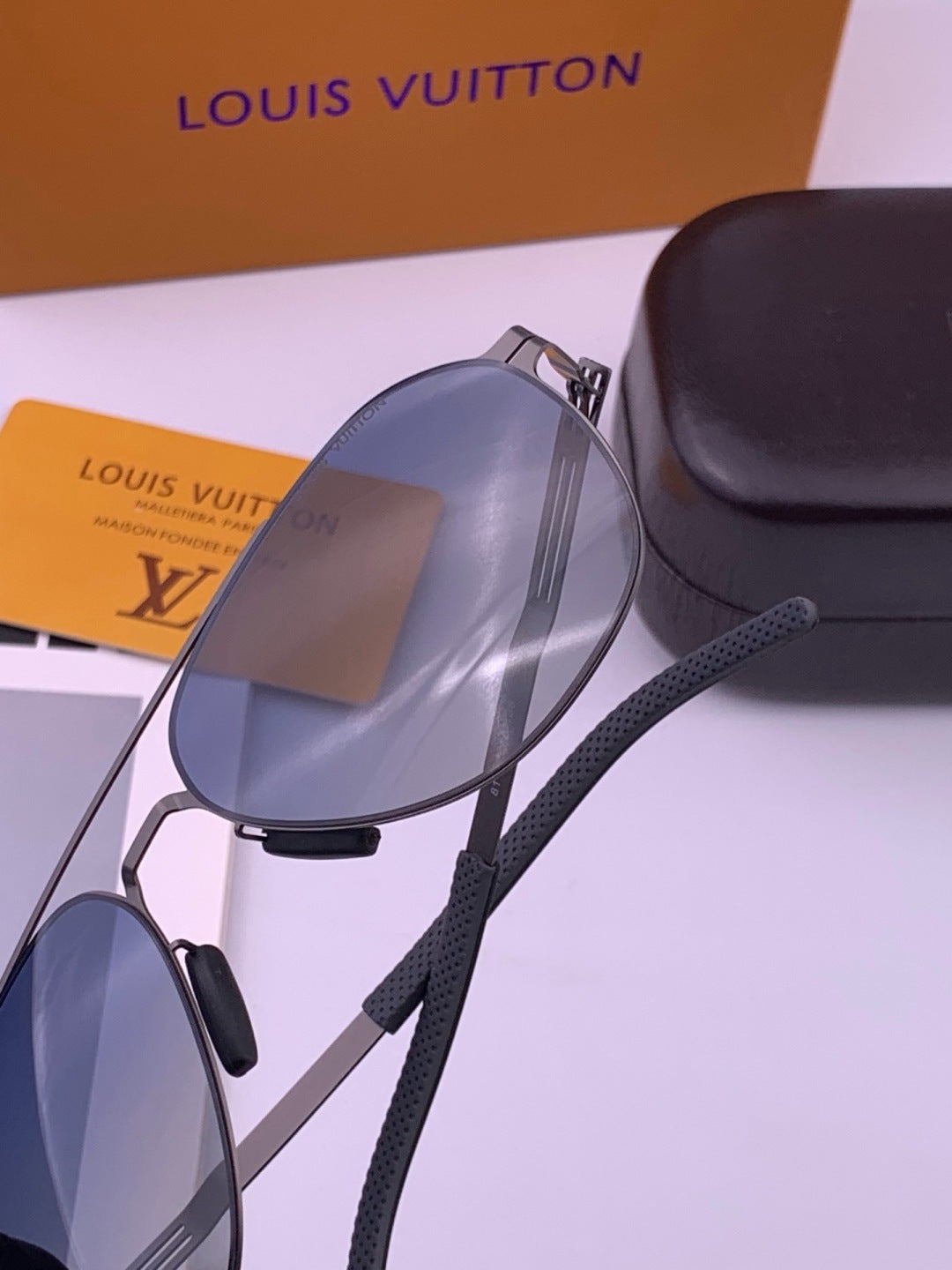 Louis Vuitton L18 Fashion Gold Lens Sunglasses for Men & Women - 357637 - detail image 3