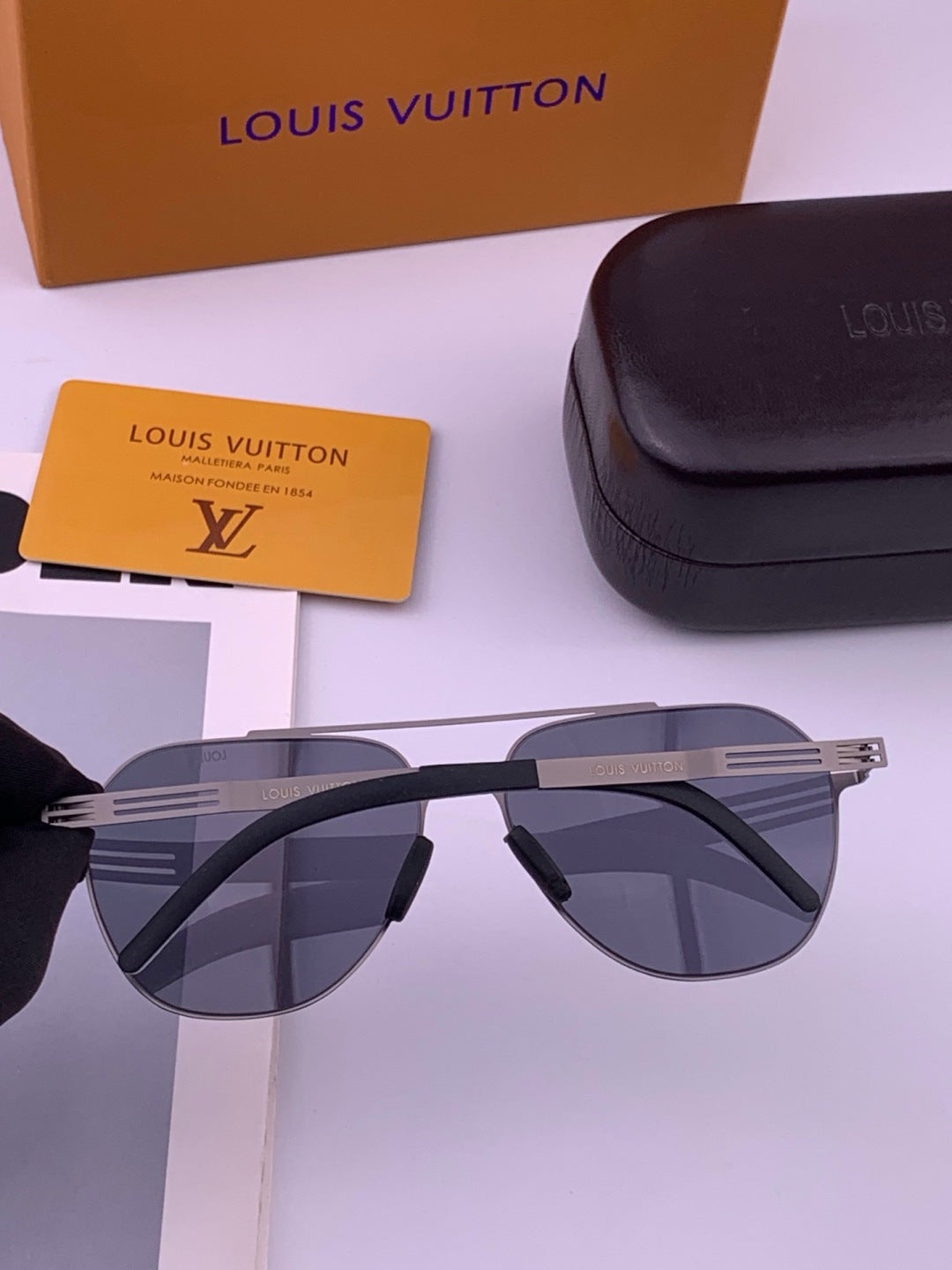 Louis Vuitton L18 Fashion Gold Lens Sunglasses for Men & Women - 357638 - detail image 6