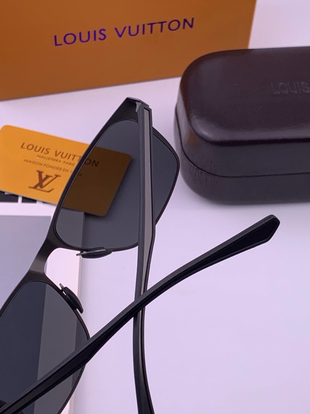 Louis Vuitton L216 Fashion Brown Lens Sunglasses for Men & Women - 357639 - detail image 4