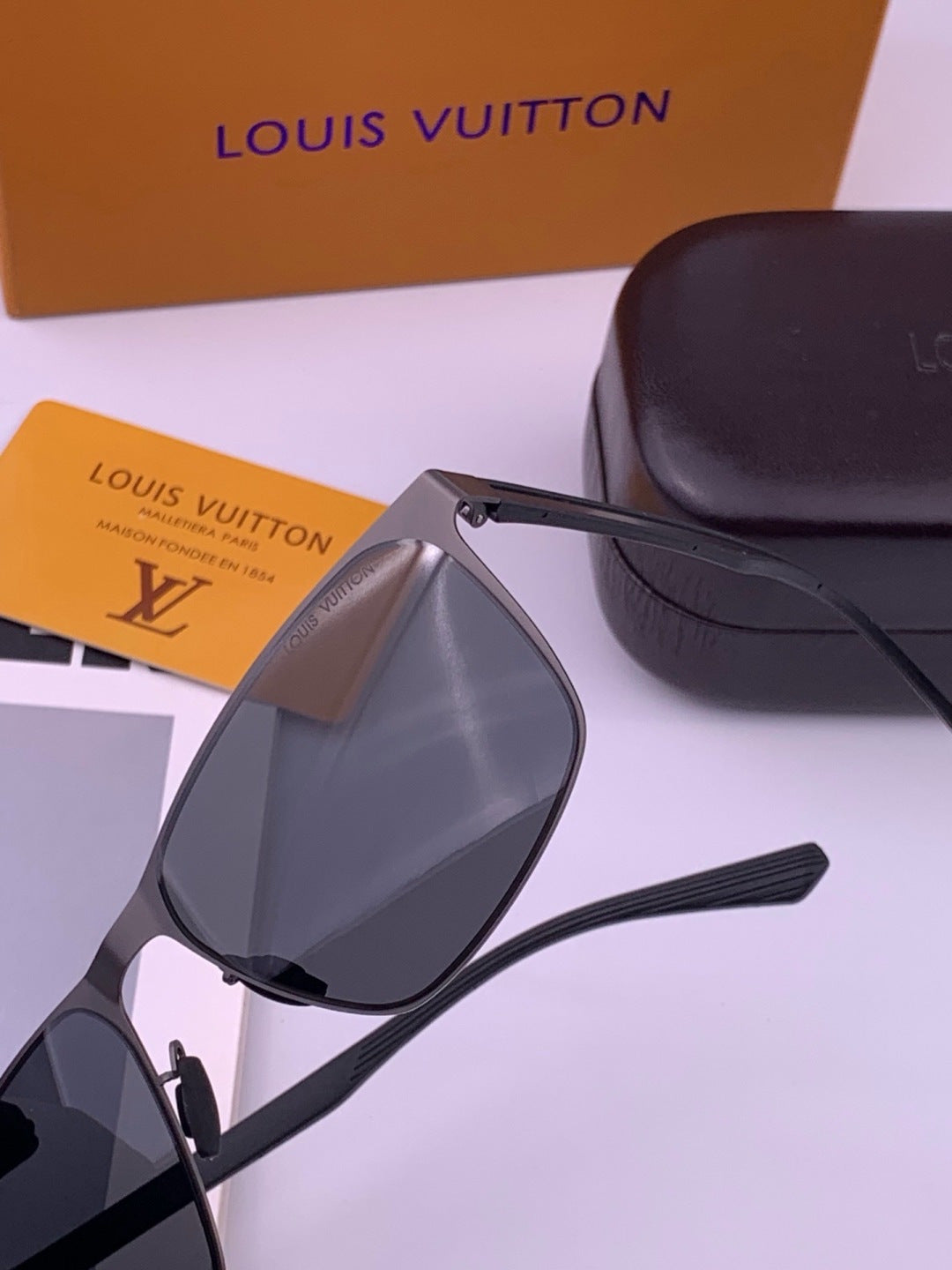 Louis Vuitton L216 Fashion Brown Lens Sunglasses for Men & Women - 357639 - detail image 3