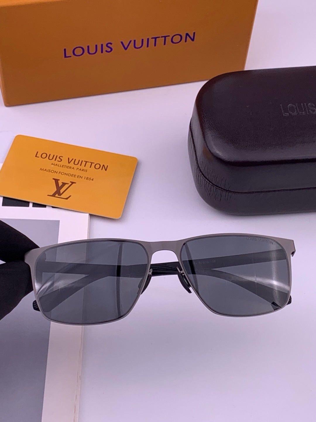 Louis Vuitton L216 Fashion Brown Lens Sunglasses for Men & Women - 357639