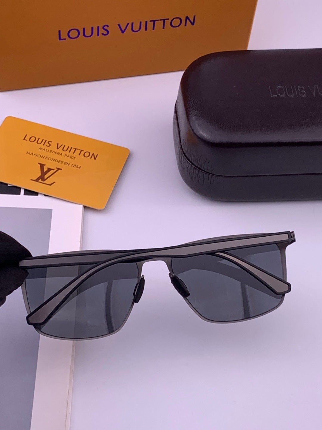 Louis Vuitton L216 Fashion Brown Lens Sunglasses for Men & Women - 357639 - detail image 6