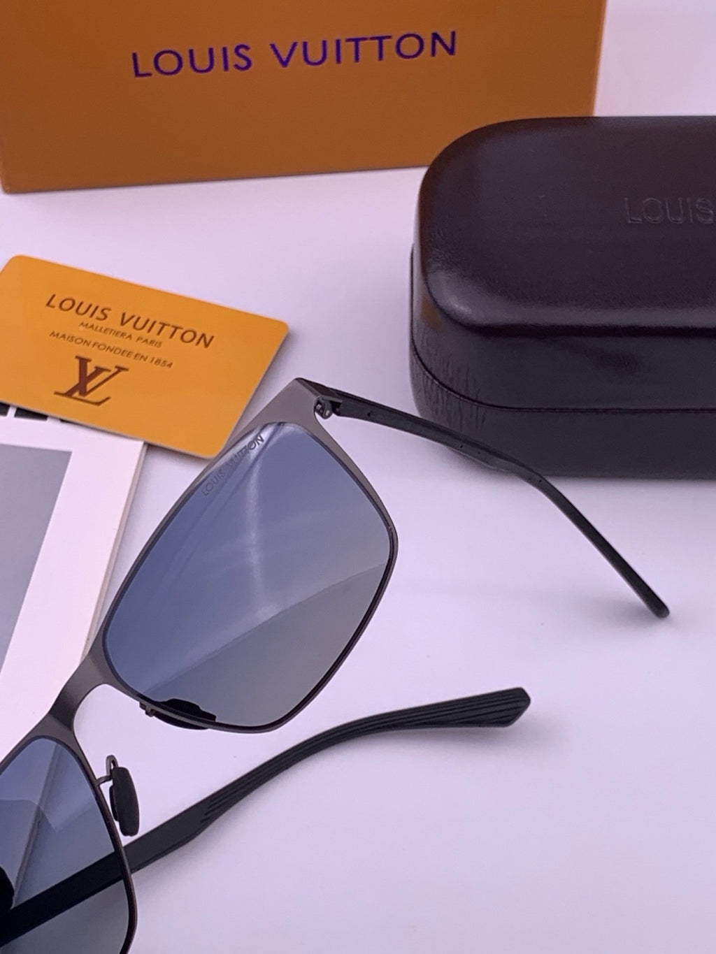 Louis Vuitton L216 Fashion Gold Lens Sunglasses for Men & Women - 357640 - detail image 4