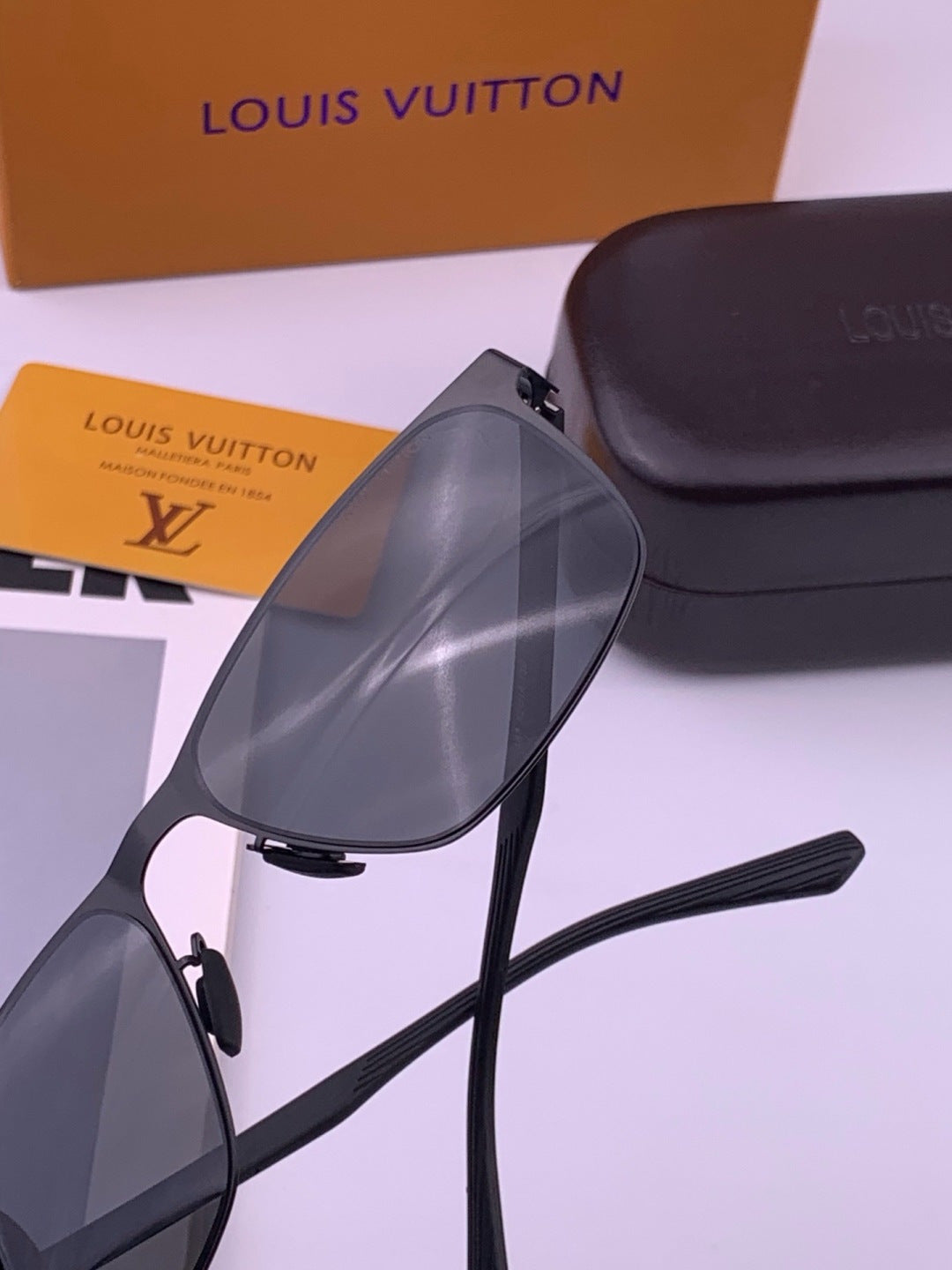 Louis Vuitton L216 Fashion Gold Lens Sunglasses for Men & Women - 357641 - detail image 4