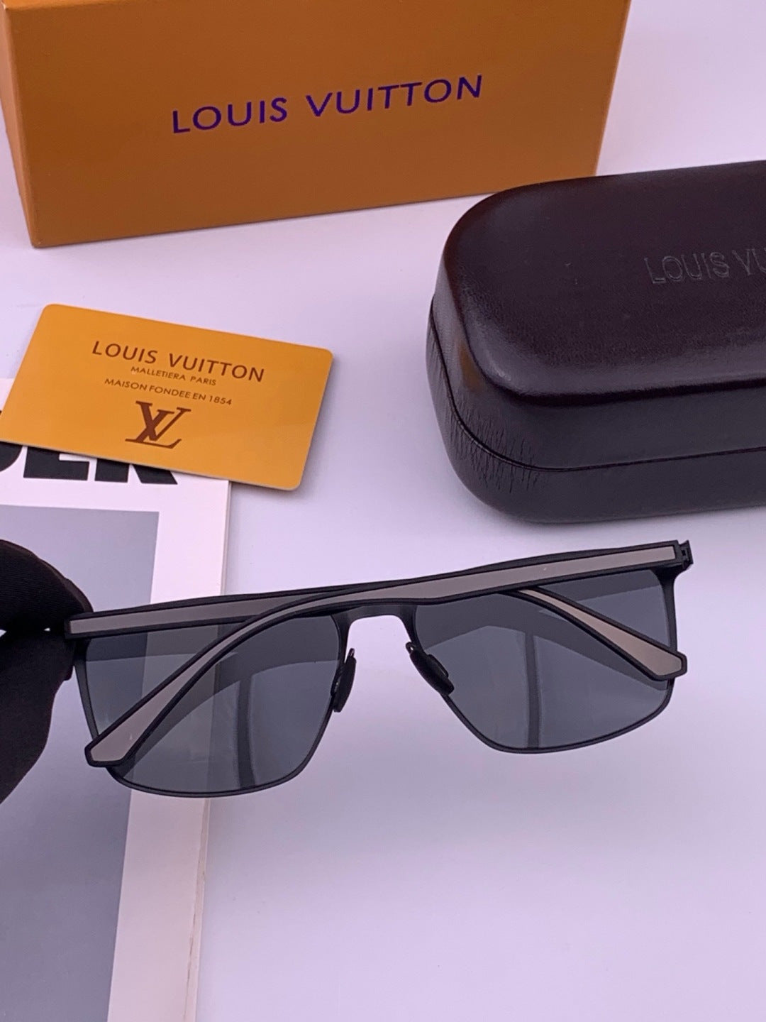 Louis Vuitton L216 Fashion Gold Lens Sunglasses for Men & Women - 357641 - detail image 6