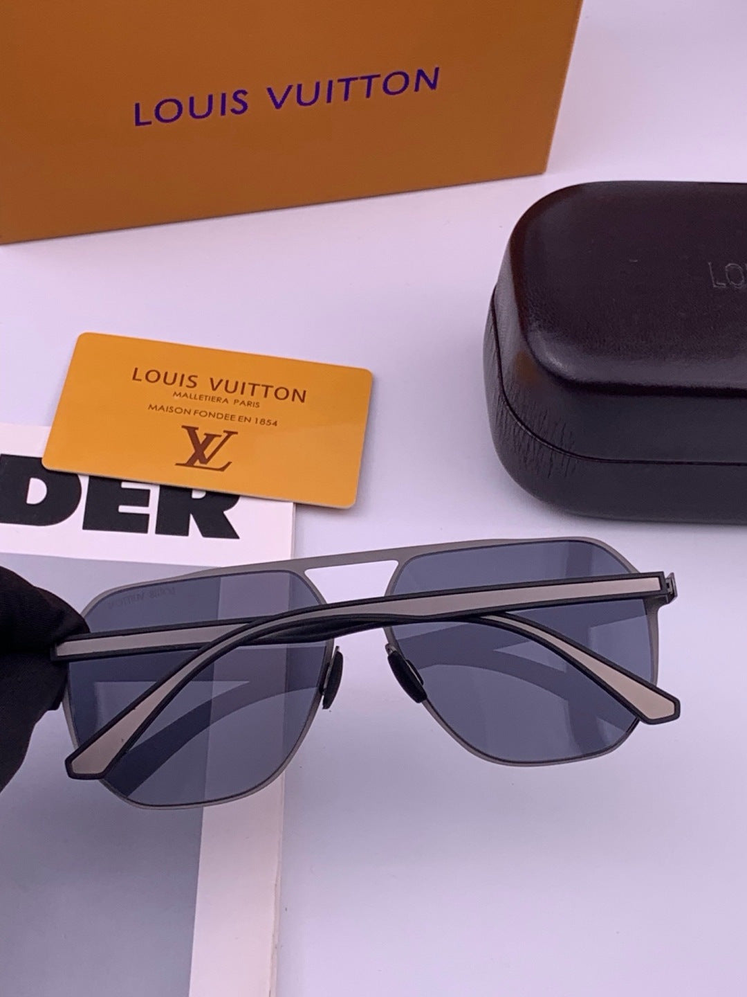 Louis Vuitton L116 Fashion Black Lens Sunglasses for Men & Women - 357642 - detail image 6