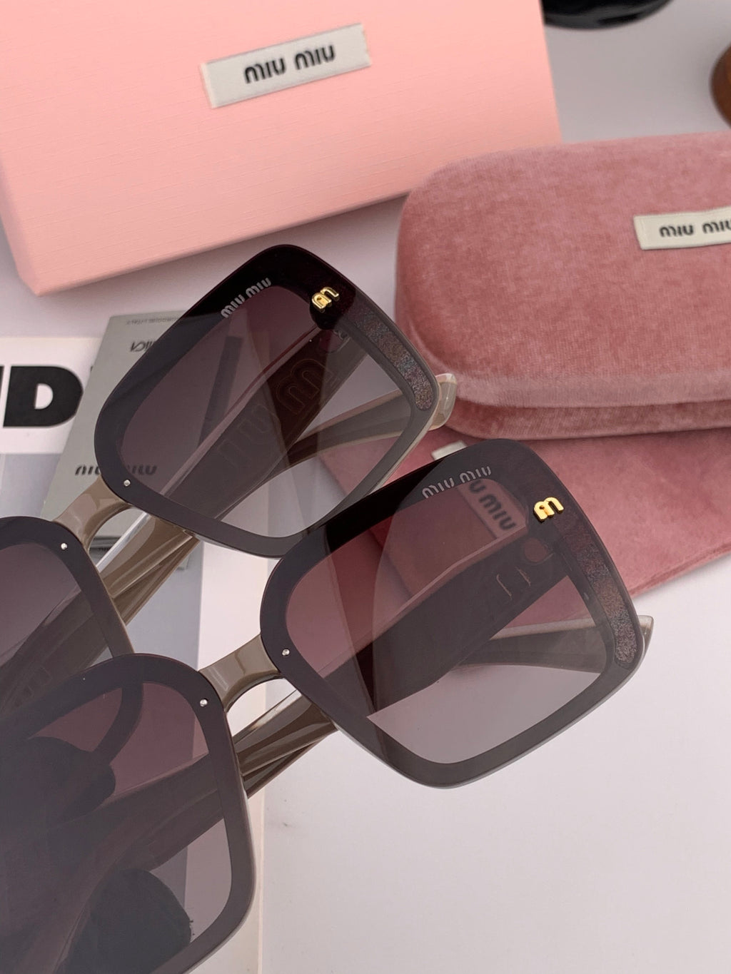 Miu Miu M5550 Fashion Black Lens Sunglasses for Men & Women - 358736 - detail image 4