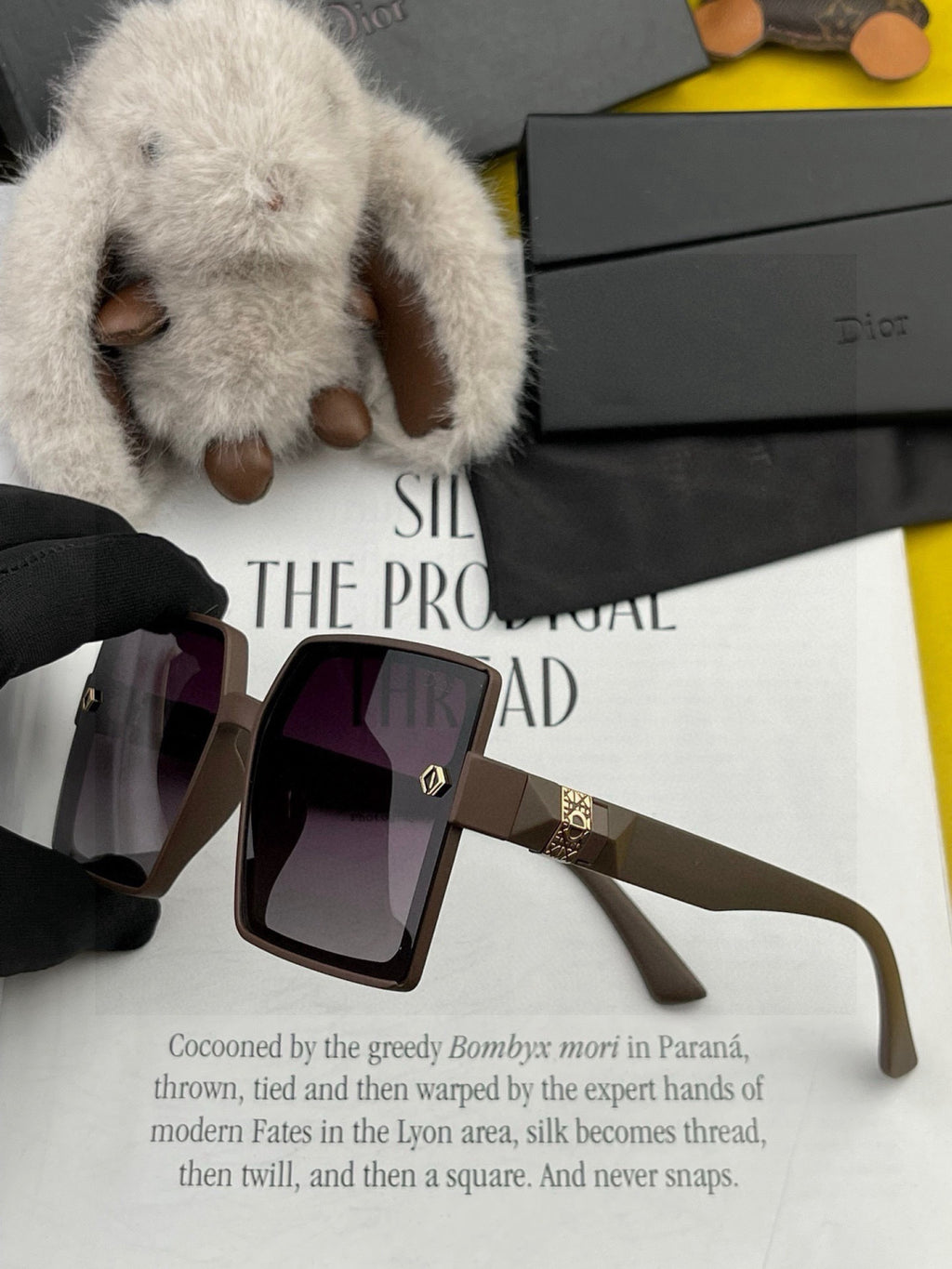 Dior CD2682 Polarized Square Gold Lens Sunglasses for Women - detail image 6
