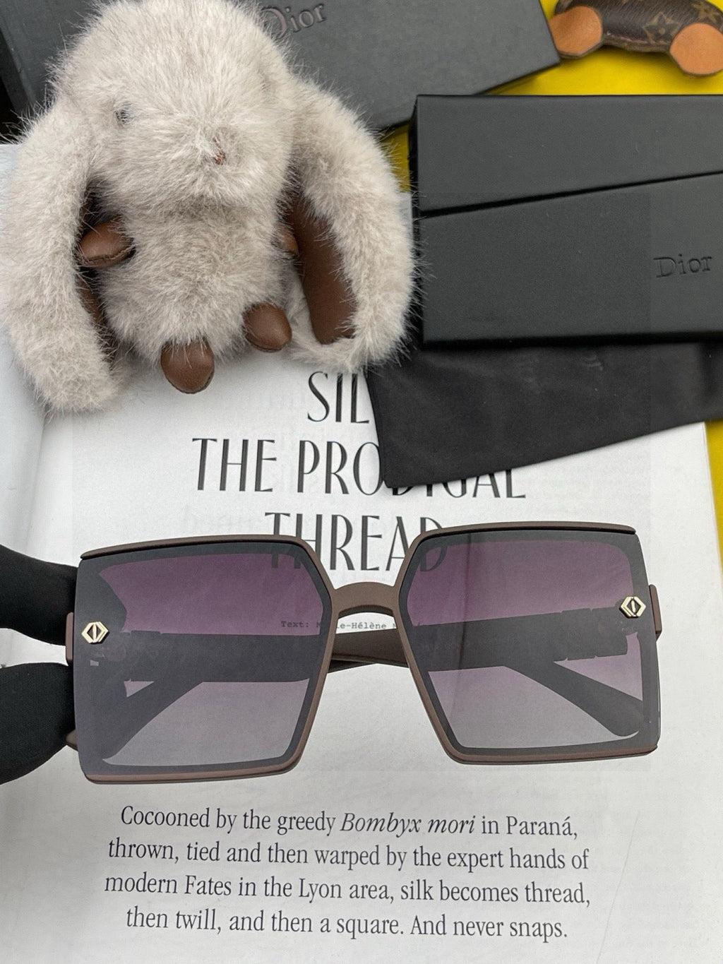 Dior CD2682 Polarized Square Gold Lens Sunglasses for Women - detail image 3