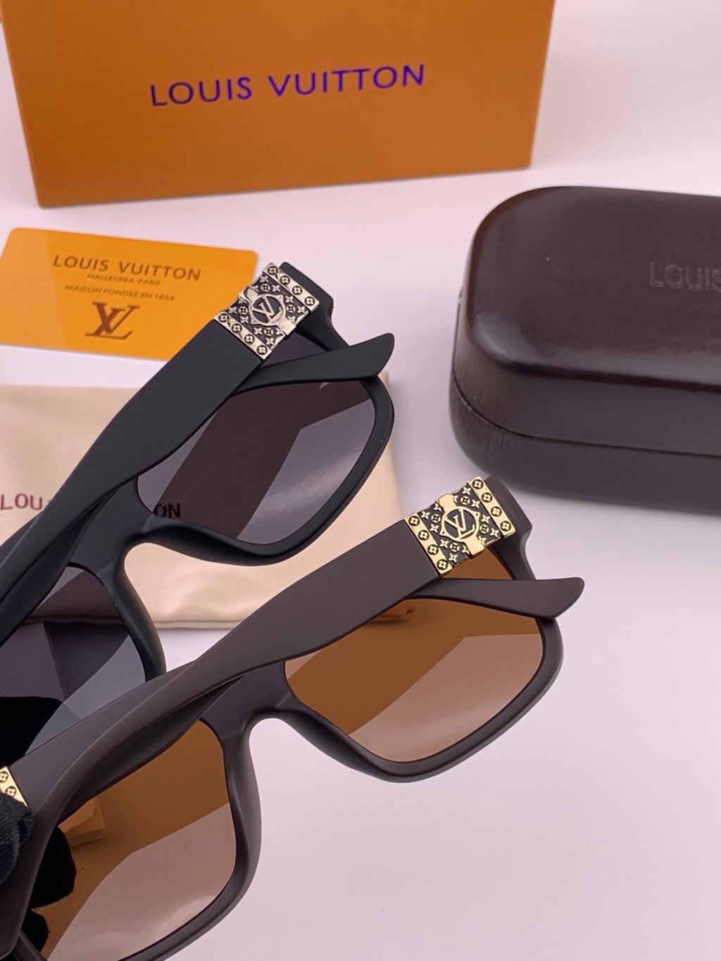 Louis Vuitton Fashion Gold Lens Sunglasses for Men & Women - 357616 - detail image 5