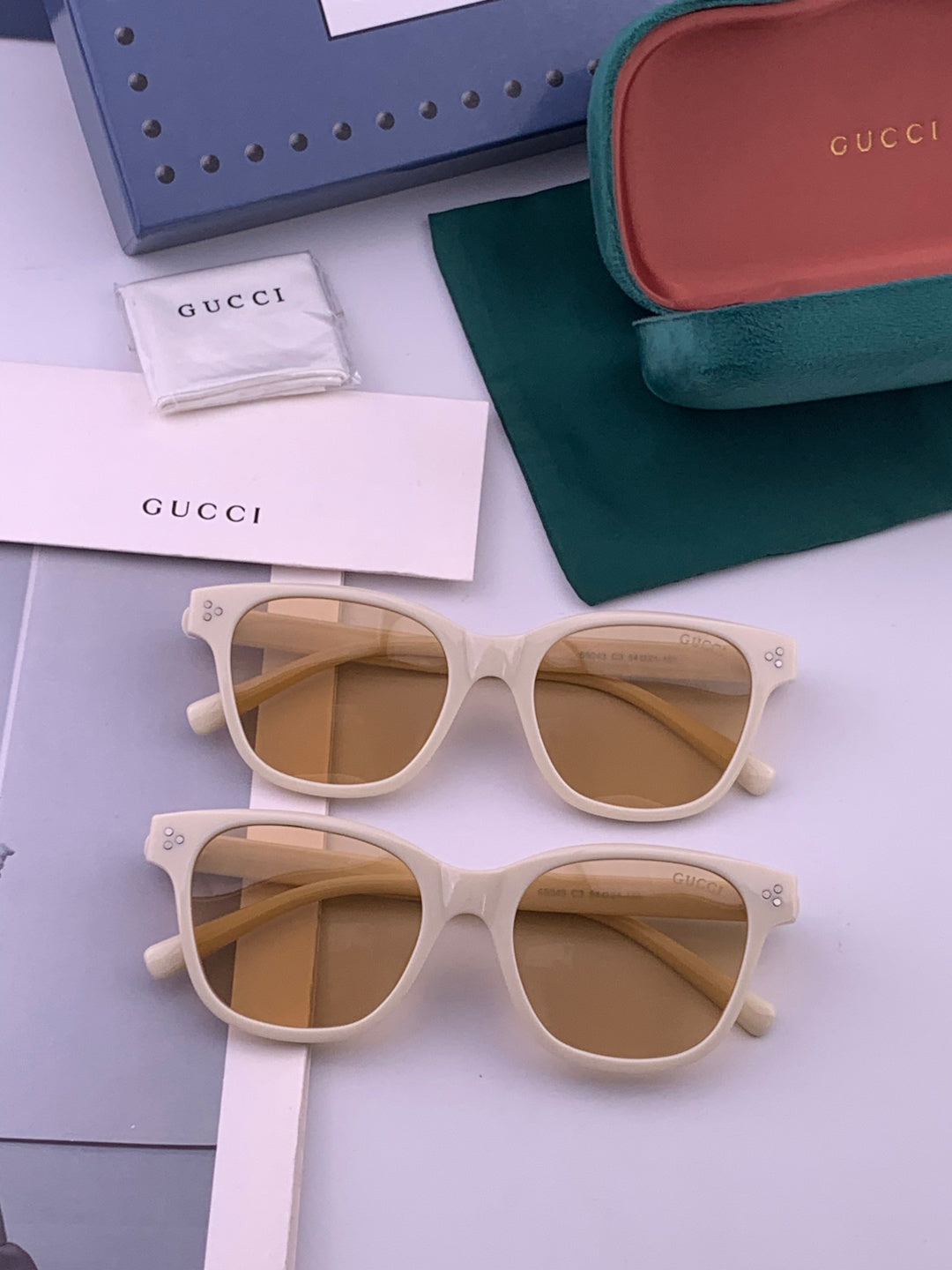 Gucci G35504 Polarized Fashion Black Lens Sunglasses for Men & Women - 371613 - detail image 7