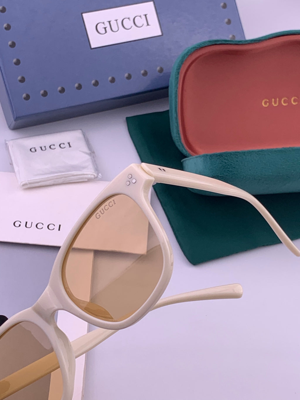 Gucci G35504 Polarized Fashion Black Lens Sunglasses for Men & Women - 371613 - detail image 3