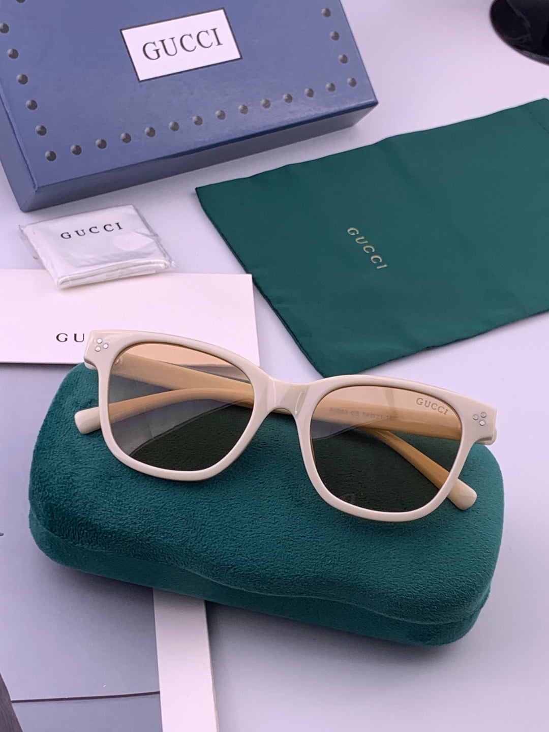 Gucci G35504 Polarized Fashion Black Lens Sunglasses for Men & Women - 371613 - detail image 6