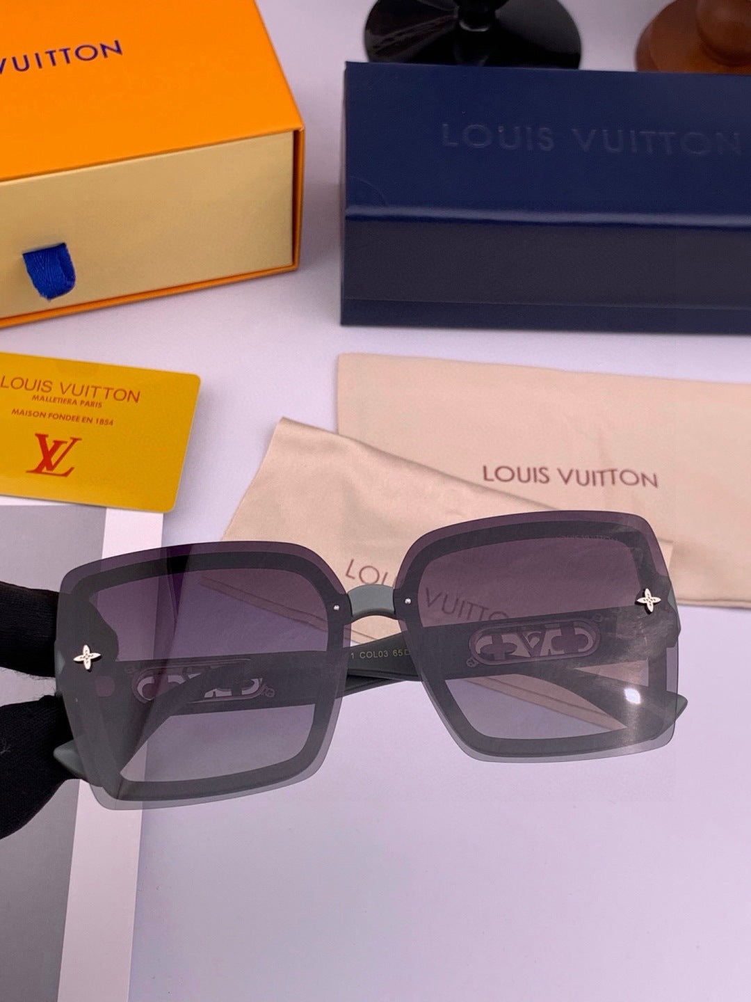 Louis Vuitton Fashion Gold Lens Sunglasses for Men & Women - 371459
