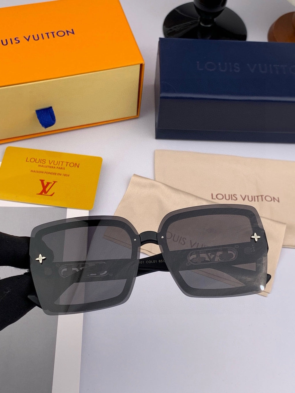 Louis Vuitton Fashion Gold Lens Sunglasses for Men & Women - 371459 - detail image 3