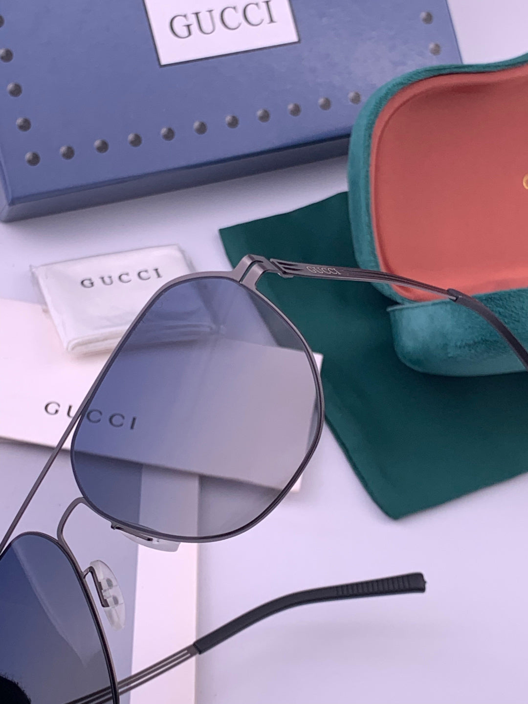 Gucci G911 Polarized Fashion Gold Lens Sunglasses for Men & Women - 371463 - detail image 3
