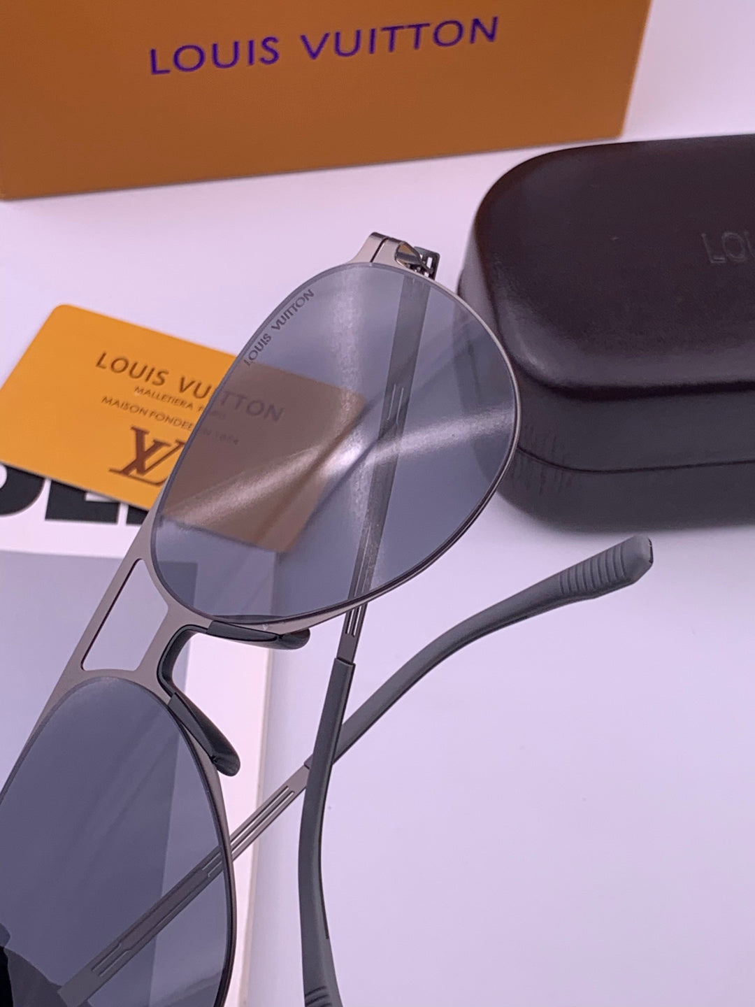 Louis Vuitton L199 Fashion Black Lens Sunglasses for Men & Women - 371452 - detail image 4