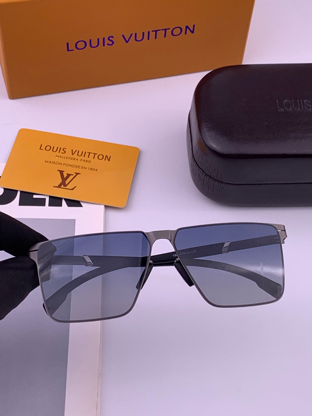 Louis Vuitton L616 Fashion Brown Lens Sunglasses for Men & Women - 371454
