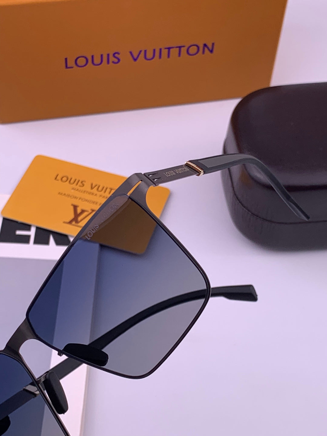 Louis Vuitton L616 Fashion Brown Lens Sunglasses for Men & Women - 371454 - detail image 3