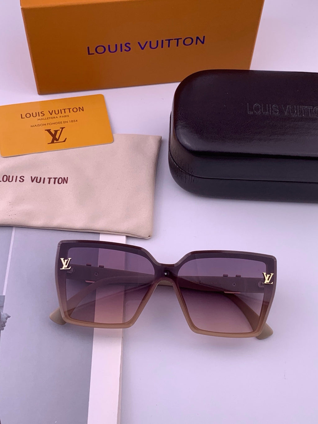 Louis Vuitton L57002 Oversized Purple Lens Sunglasses for Men & Women - 371458 - detail image 6
