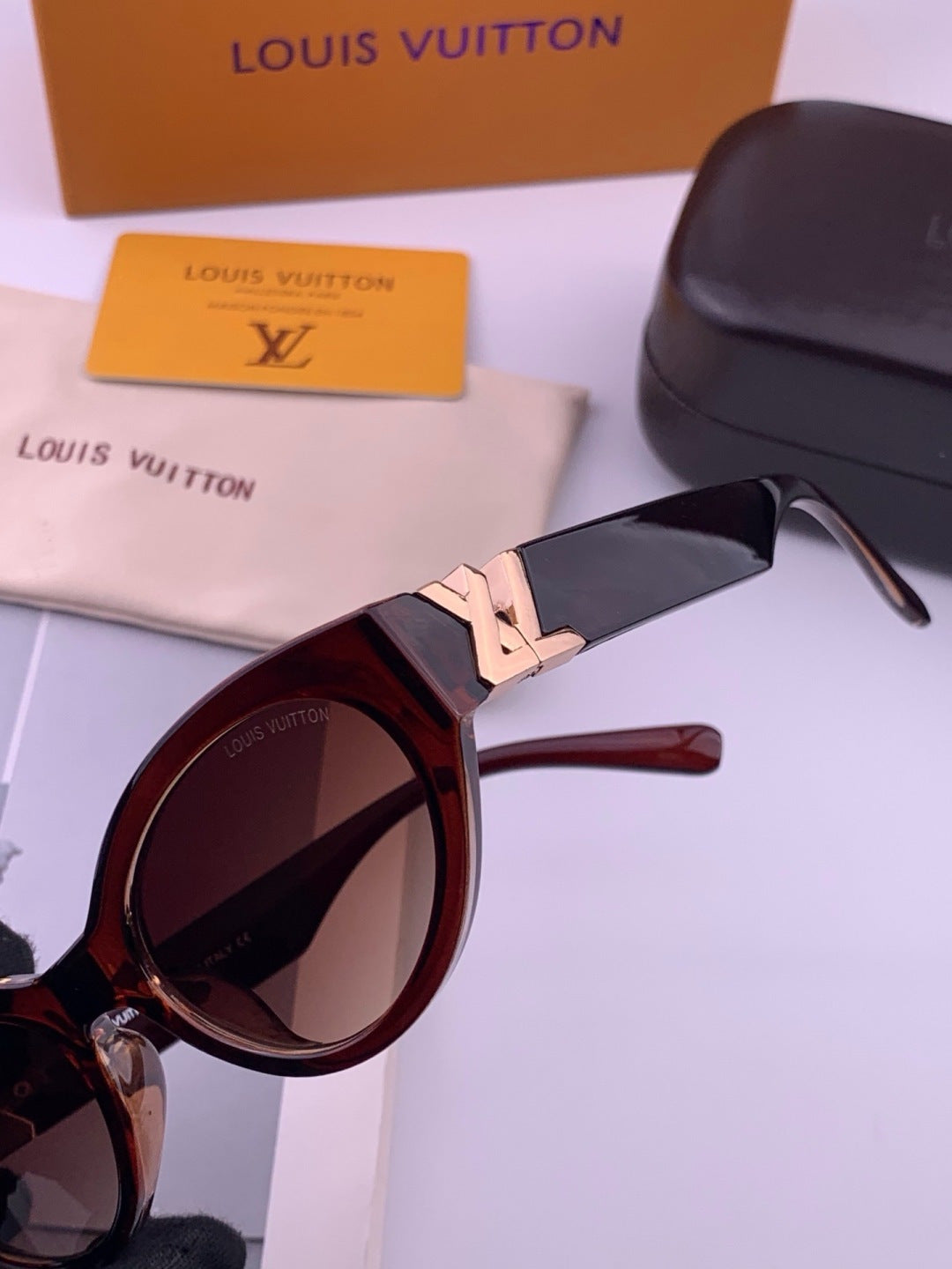 Louis Vuitton L15803 Square Black Lens Sunglasses for Women - 371444 - detail image 5