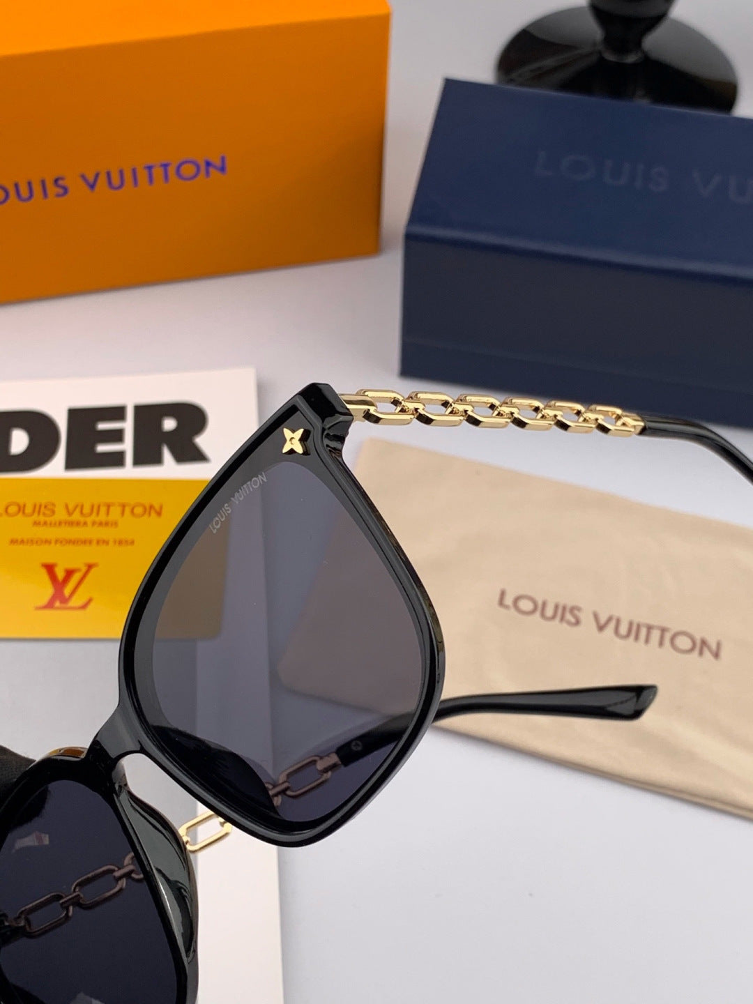Louis Vuitton L8233 Oversized Red Lens Sunglasses for Men & Women - 371344 - detail image 4