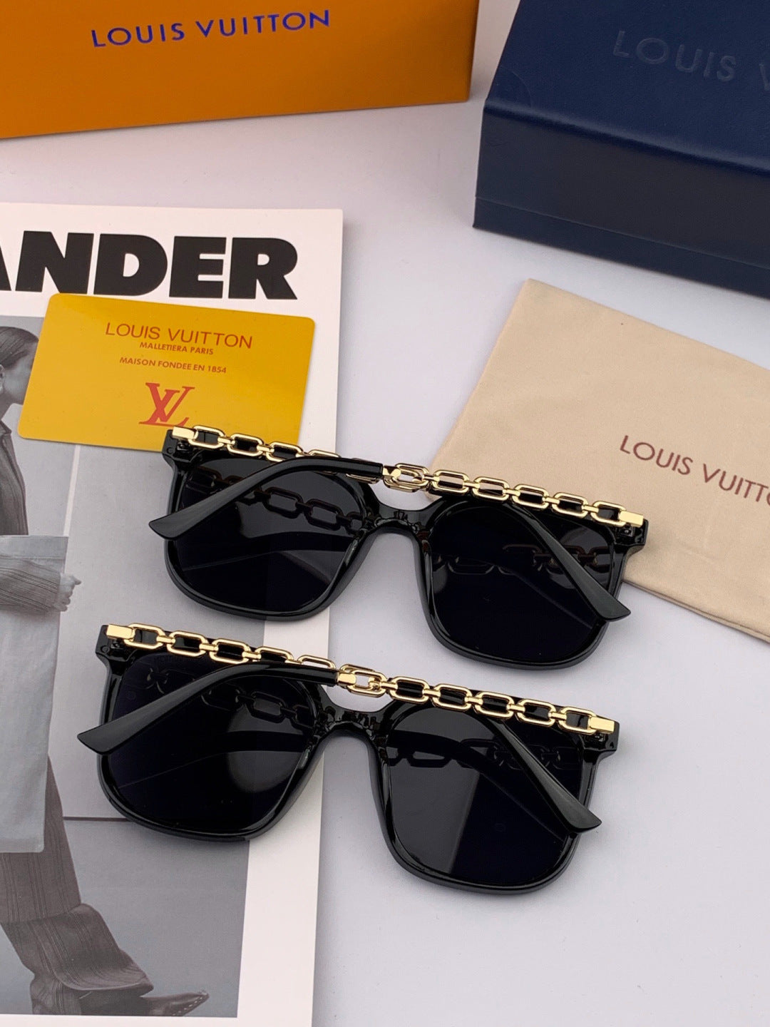 Louis Vuitton L8233 Oversized Red Lens Sunglasses for Men & Women - 371344 - detail image 5