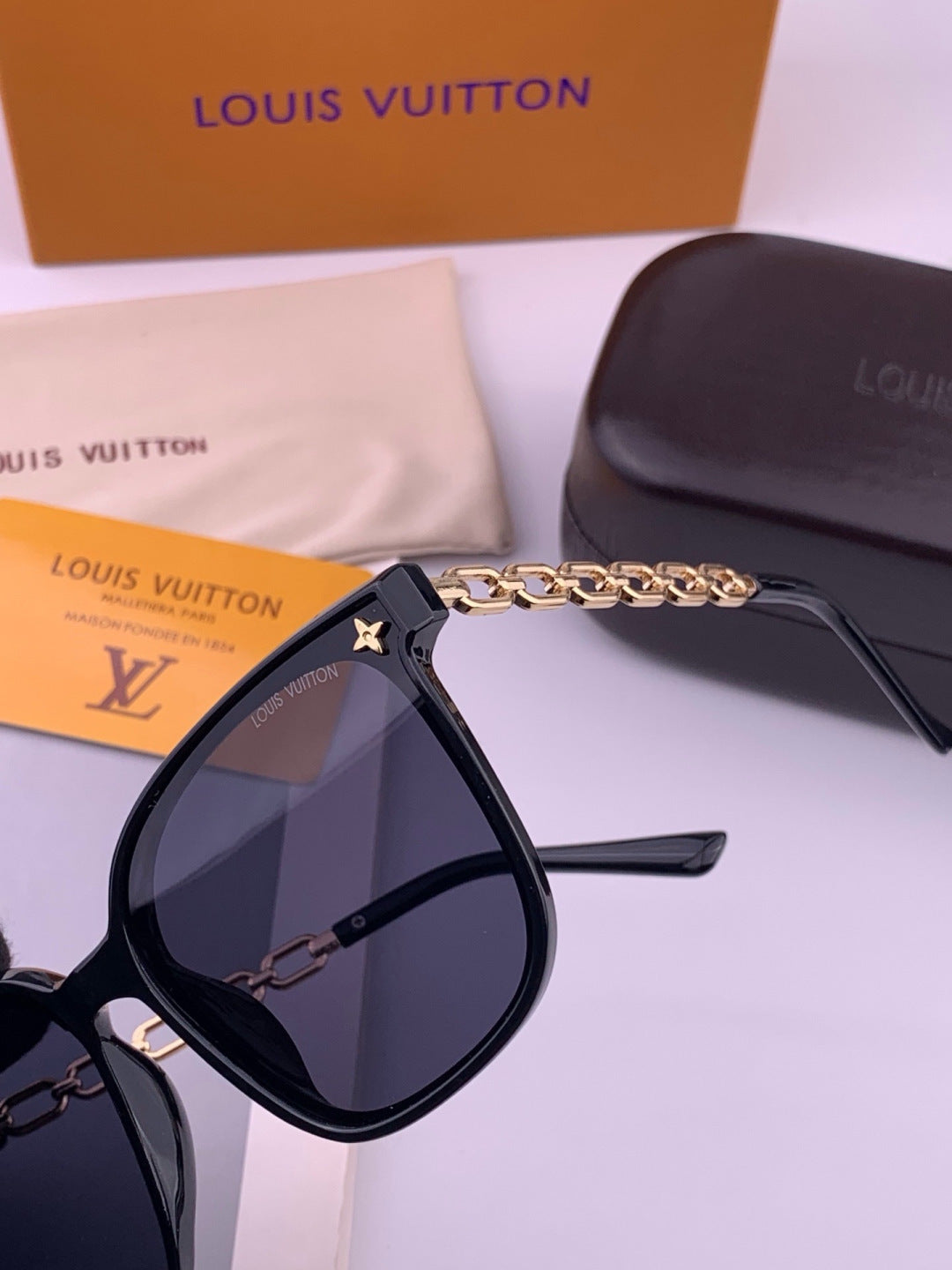 Louis Vuitton L8233 Oversized Gold Lens Sunglasses for Men & Women - 371345 - detail image 3