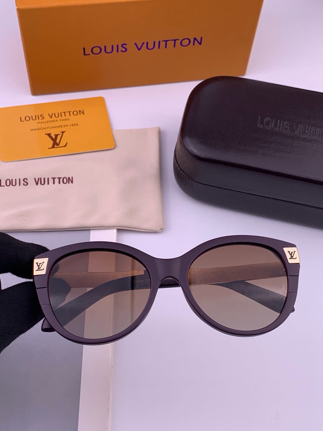 Louis Vuitton L87000 Oversized Black Lens Sunglasses for Men & Women - 371351