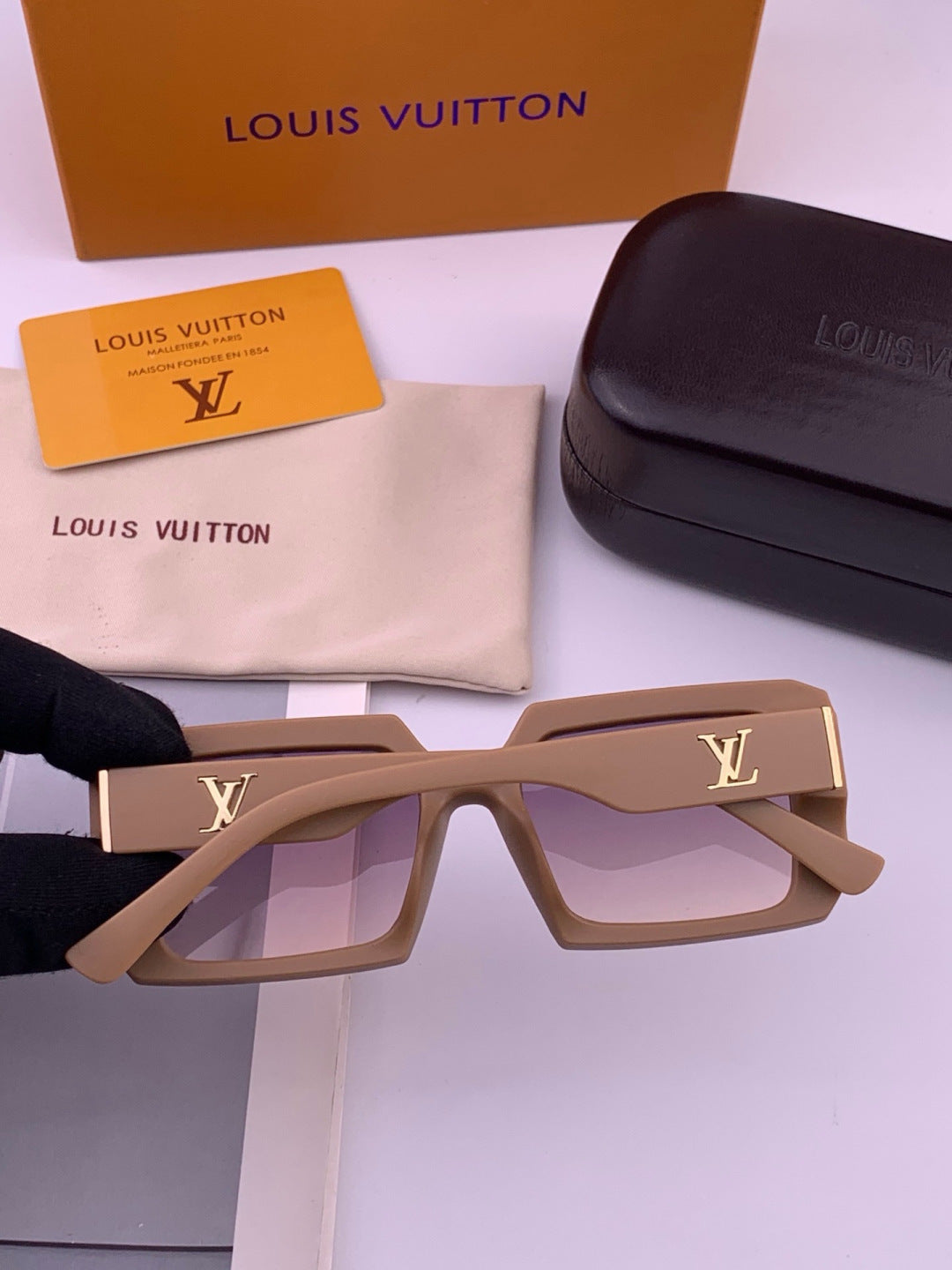 Louis Vuitton L37004 Oversized Red Lens Sunglasses for Men & Women - 371352 - detail image 4
