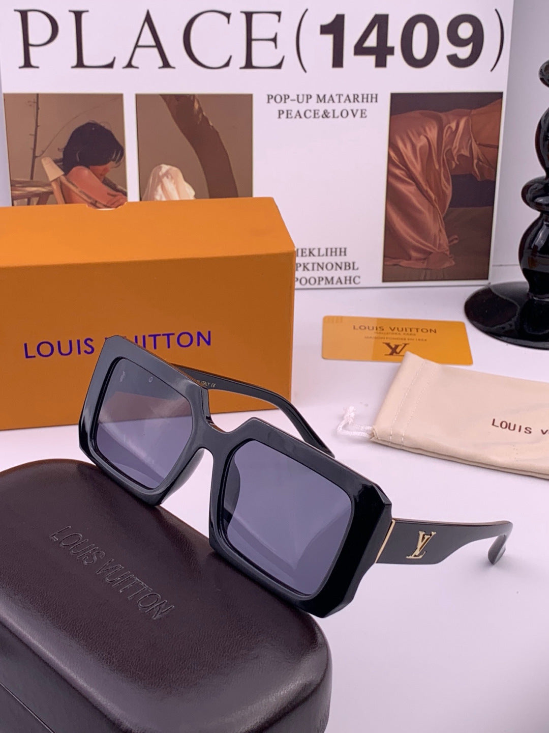 Louis Vuitton L37004 Oversized Black Lens Sunglasses for Men & Women - 371353 - detail image 2