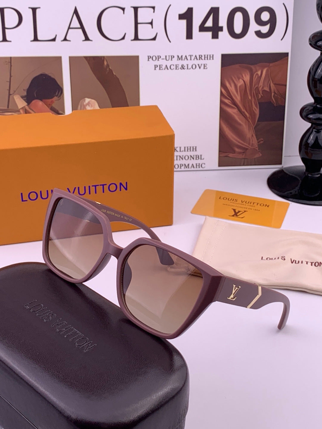 Louis Vuitton L77004 Oversized Purple Lens Sunglasses for Men & Women - 371354