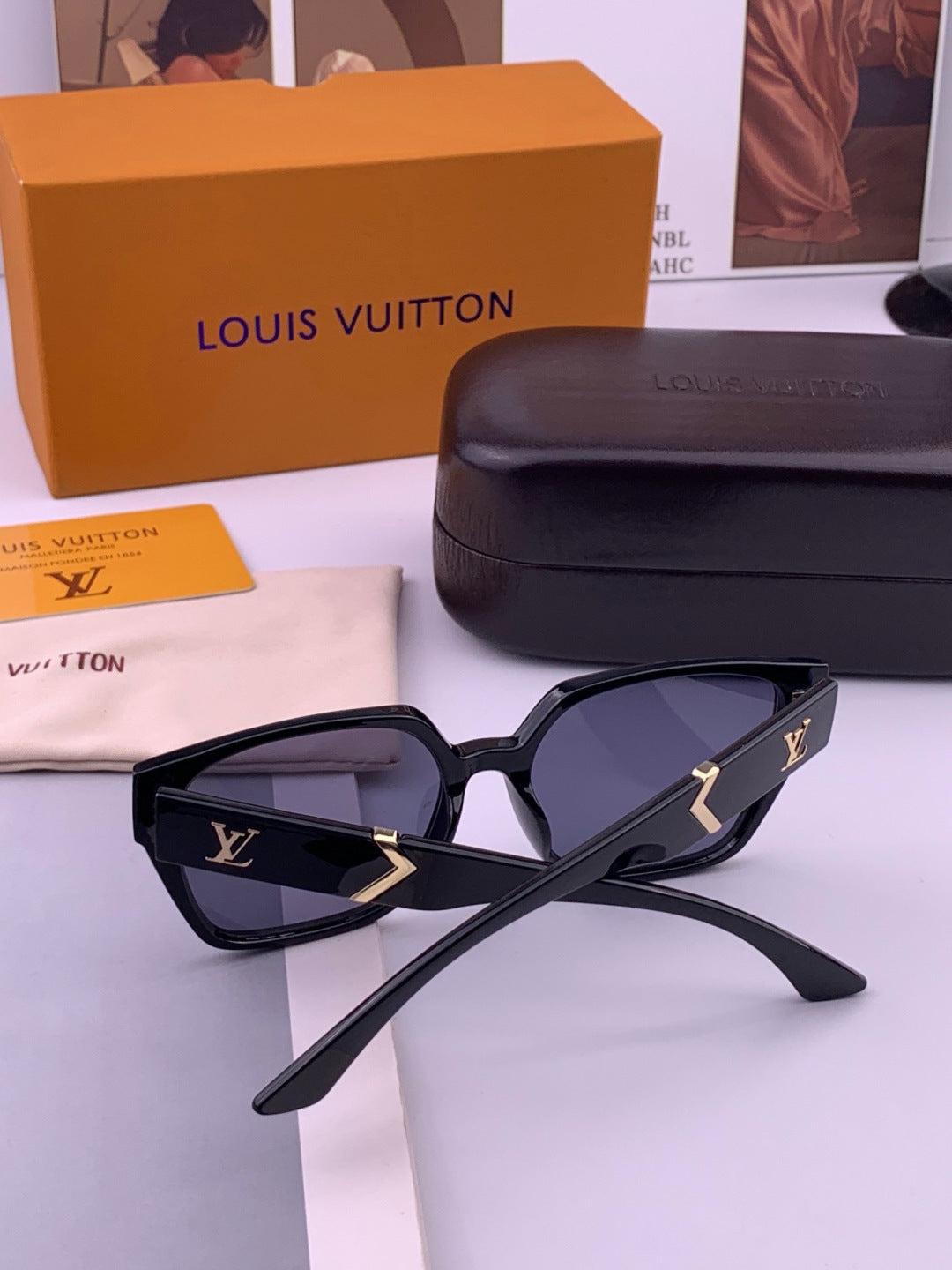 Louis Vuitton L77004 Oversized Black Lens Sunglasses for Men & Women - 371355 - detail image 6