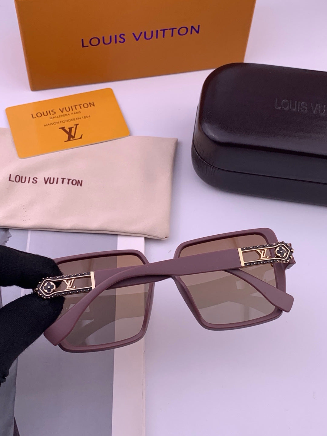 Louis Vuitton L77004 Oversized Purple Lens Sunglasses for Men & Women - 371357 - detail image 7