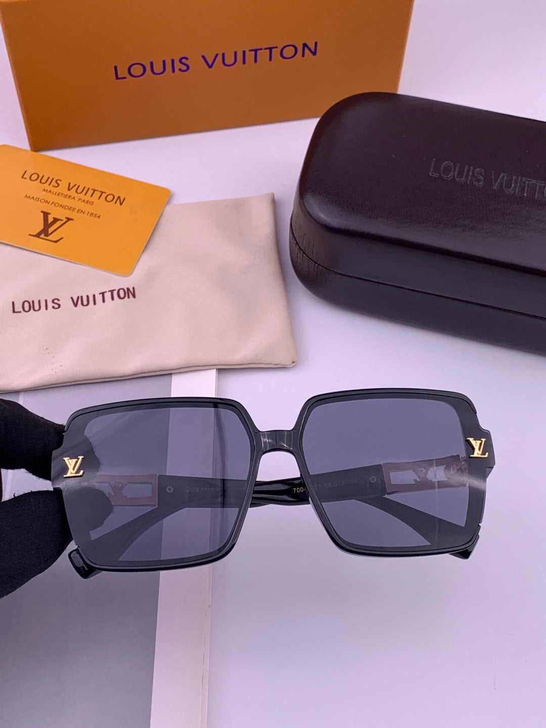 Louis Vuitton L77004 Oversized Blue Lens Sunglasses for Men & Women - 371358