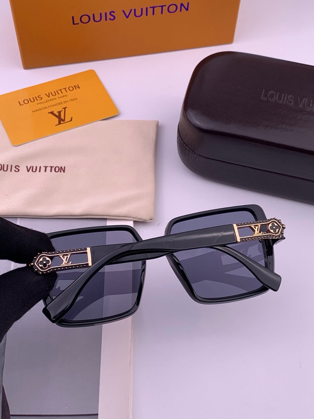 Louis Vuitton L77004 Oversized Blue Lens Sunglasses for Men & Women - 371358 - detail image 4