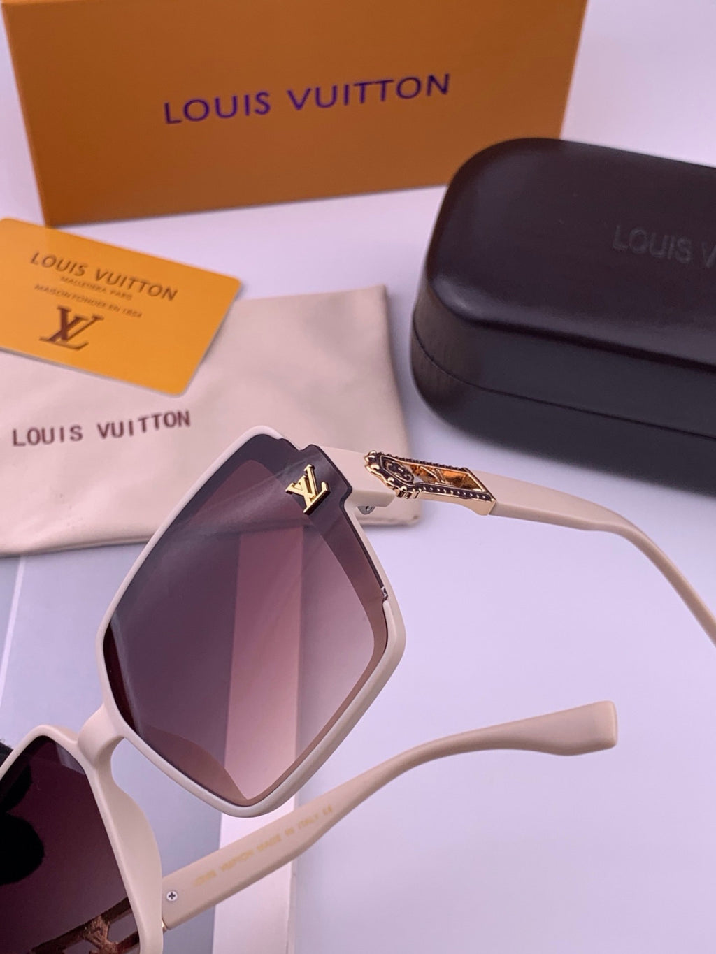 Louis Vuitton L77004 Oversized Purple Lens Sunglasses for Men & Women - 371359 - detail image 2