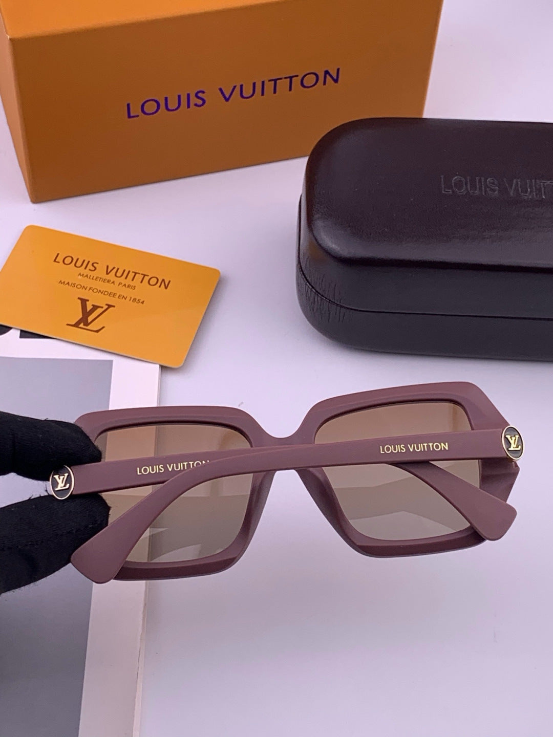 Louis Vuitton L27006 Oversized Brown Lens Sunglasses for Men & Women - 371325 - detail image 6