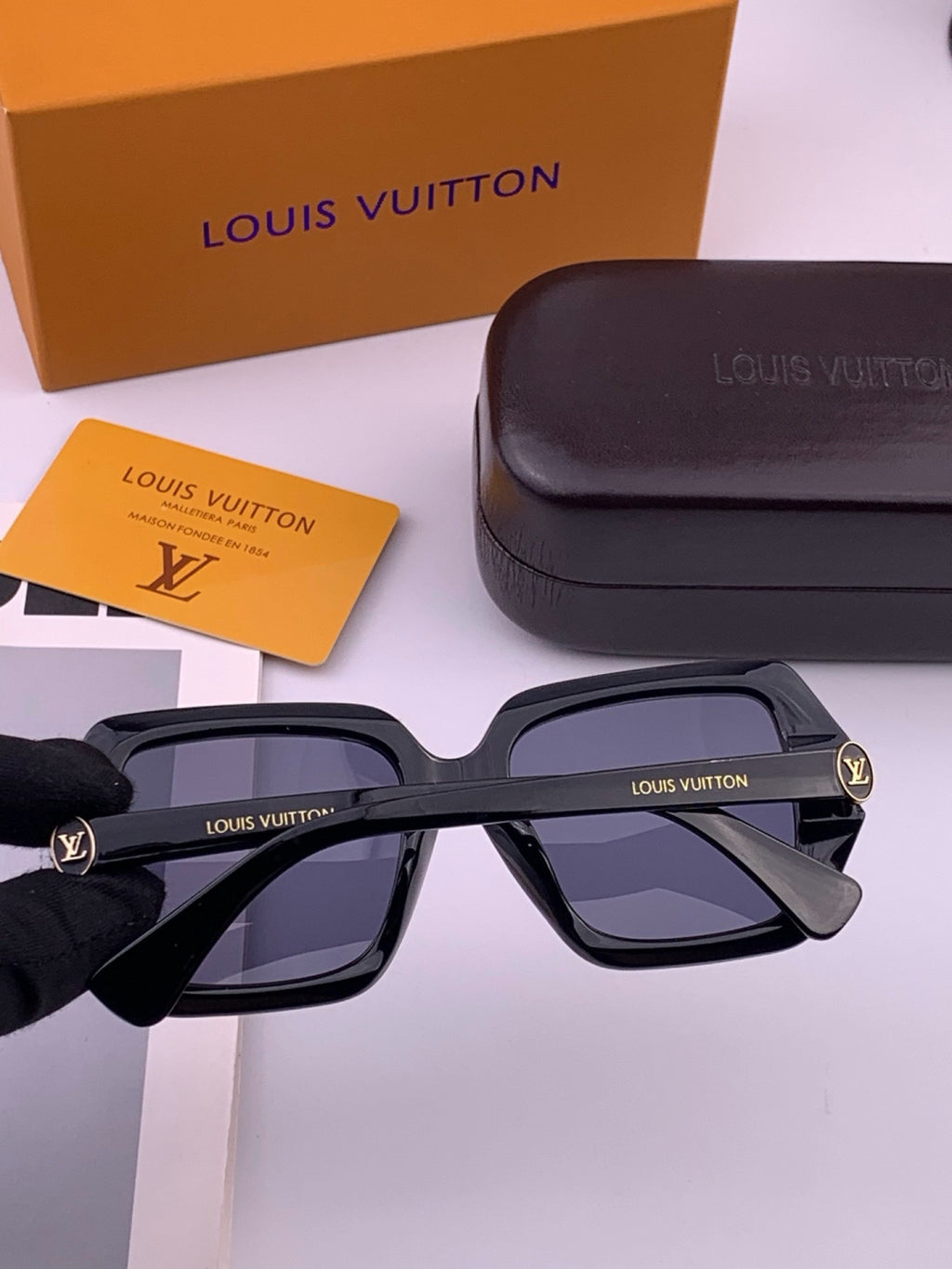 Louis Vuitton L27006 Oversized Brown Lens Sunglasses for Men & Women - 371326 - detail image 6