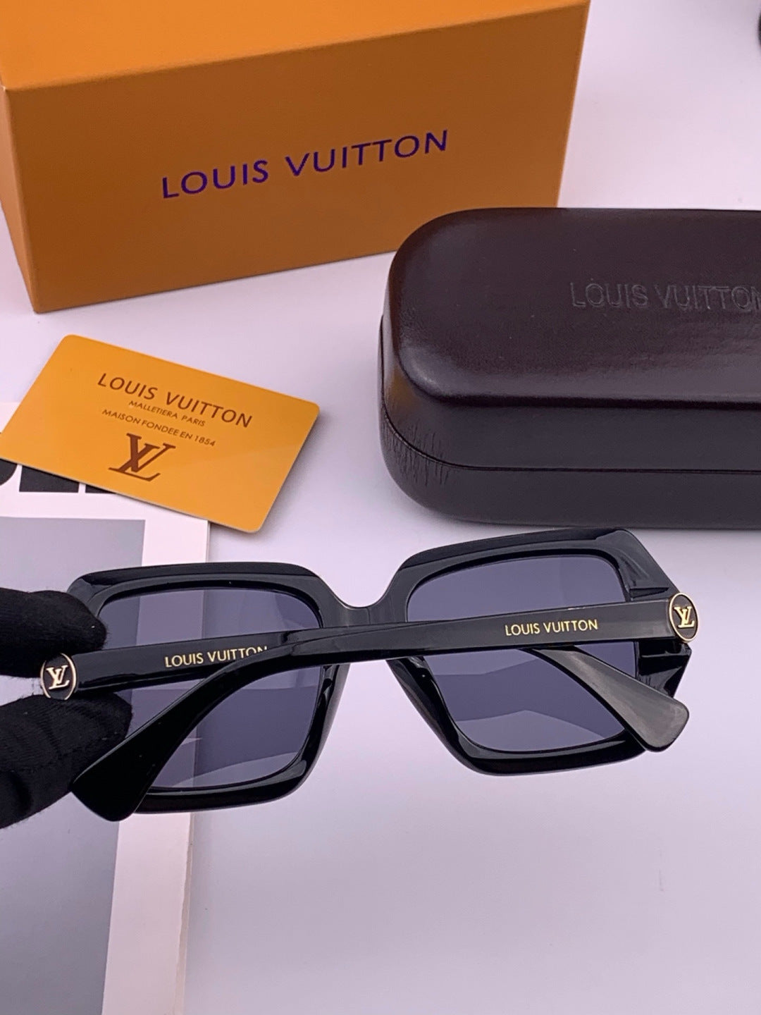 Louis Vuitton L27006 Oversized Brown Lens Sunglasses for Men & Women - 371326 - detail image 6