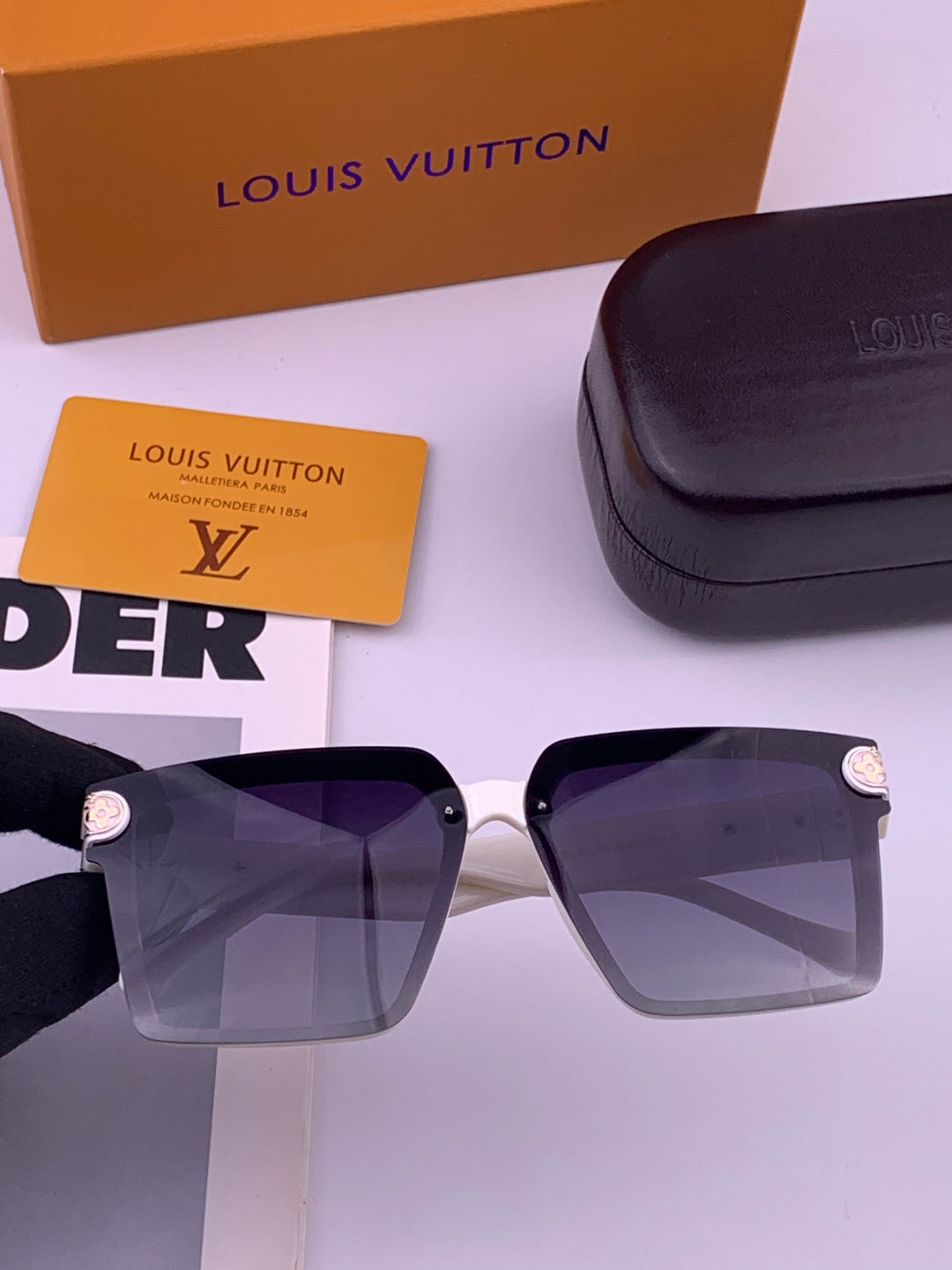 Louis Vuitton L83018 Square Brown Lens Sunglasses for Men & Women - 371333