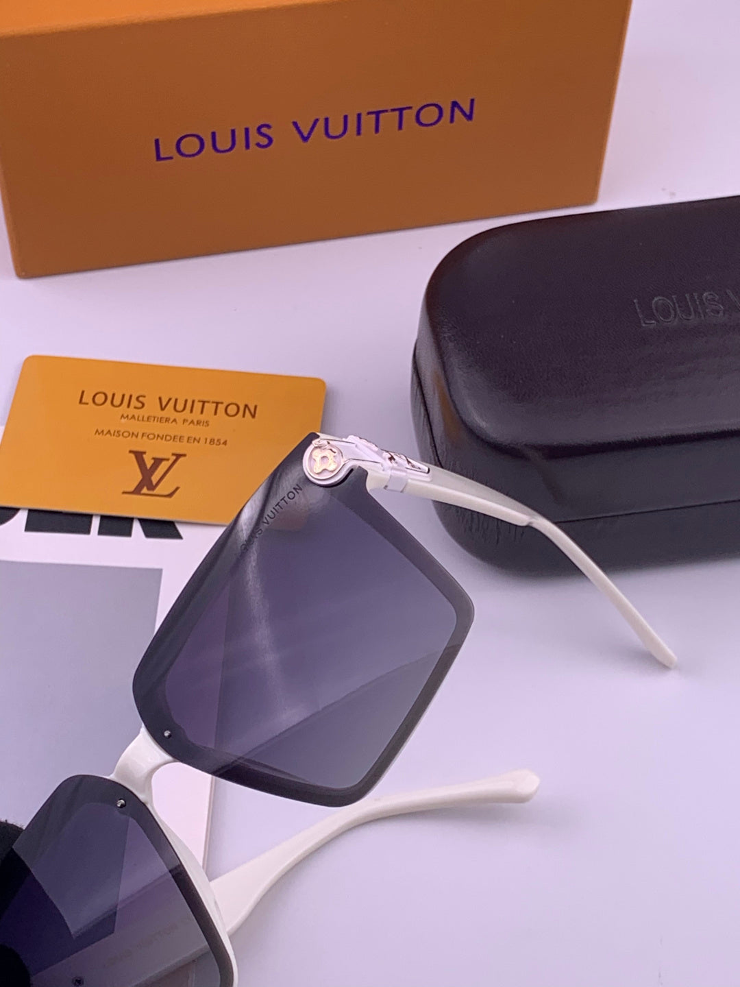 Louis Vuitton L83018 Square Brown Lens Sunglasses for Men & Women - 371333 - detail image 3