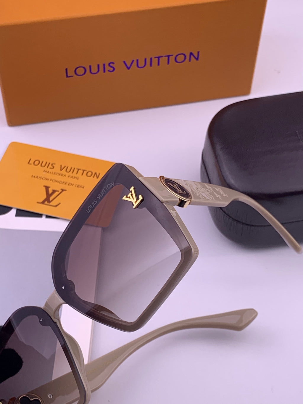 Louis Vuitton L8623 Square Black Lens Sunglasses for Men & Women - 371335 - detail image 3