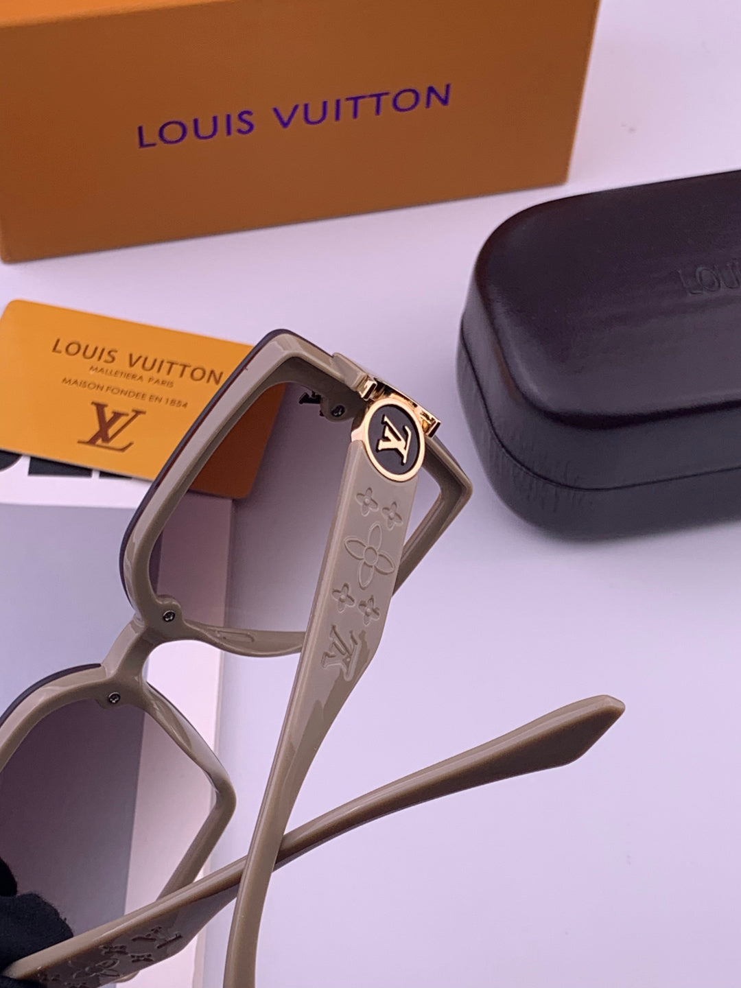 Louis Vuitton L8623 Square Black Lens Sunglasses for Men & Women - 371335 - detail image 4