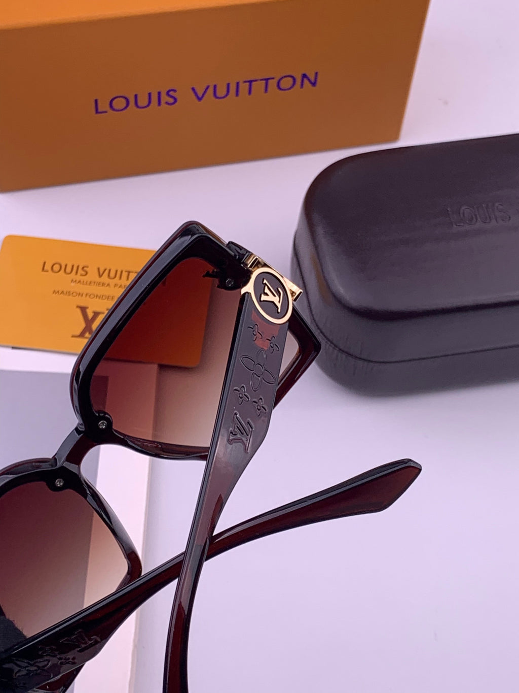 Louis Vuitton L8623 Square Black Lens Sunglasses for Men & Women - 371337 - detail image 7
