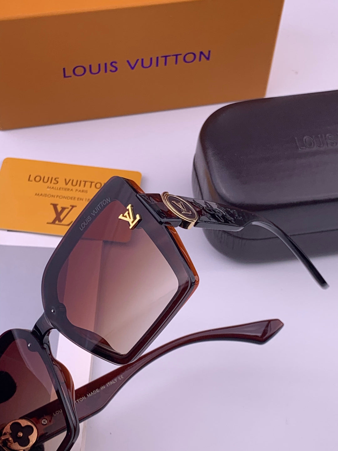 Louis Vuitton L8623 Square Black Lens Sunglasses for Men & Women - 371337 - detail image 3