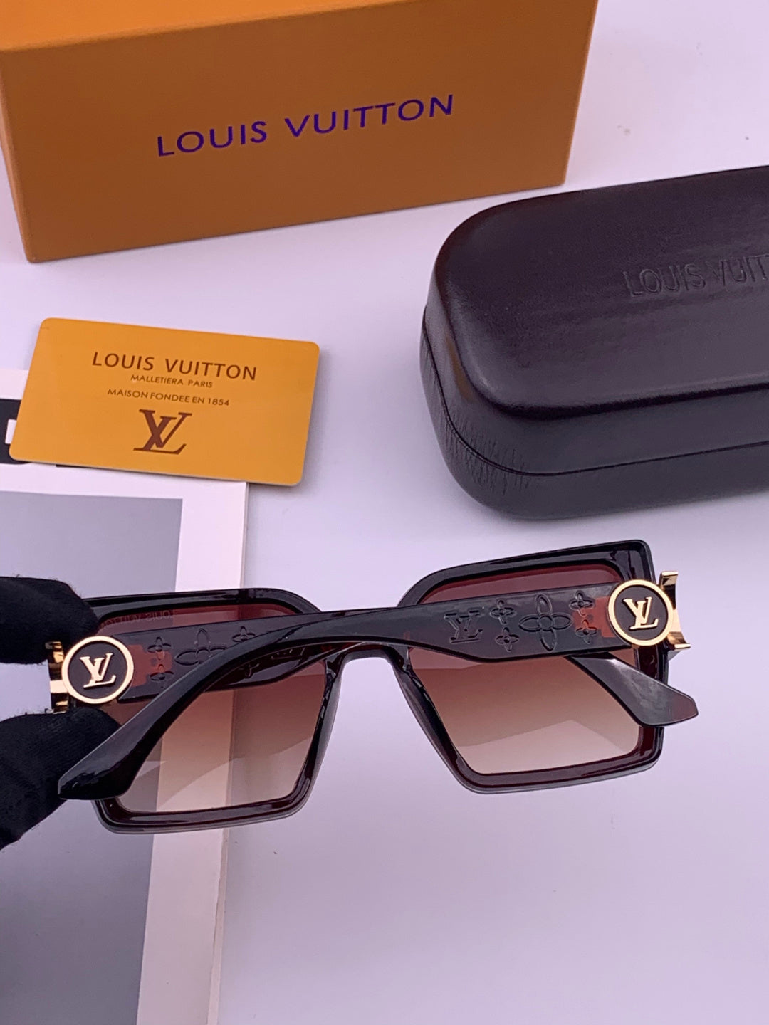 Louis Vuitton L8623 Square Black Lens Sunglasses for Men & Women - 371337 - detail image 6