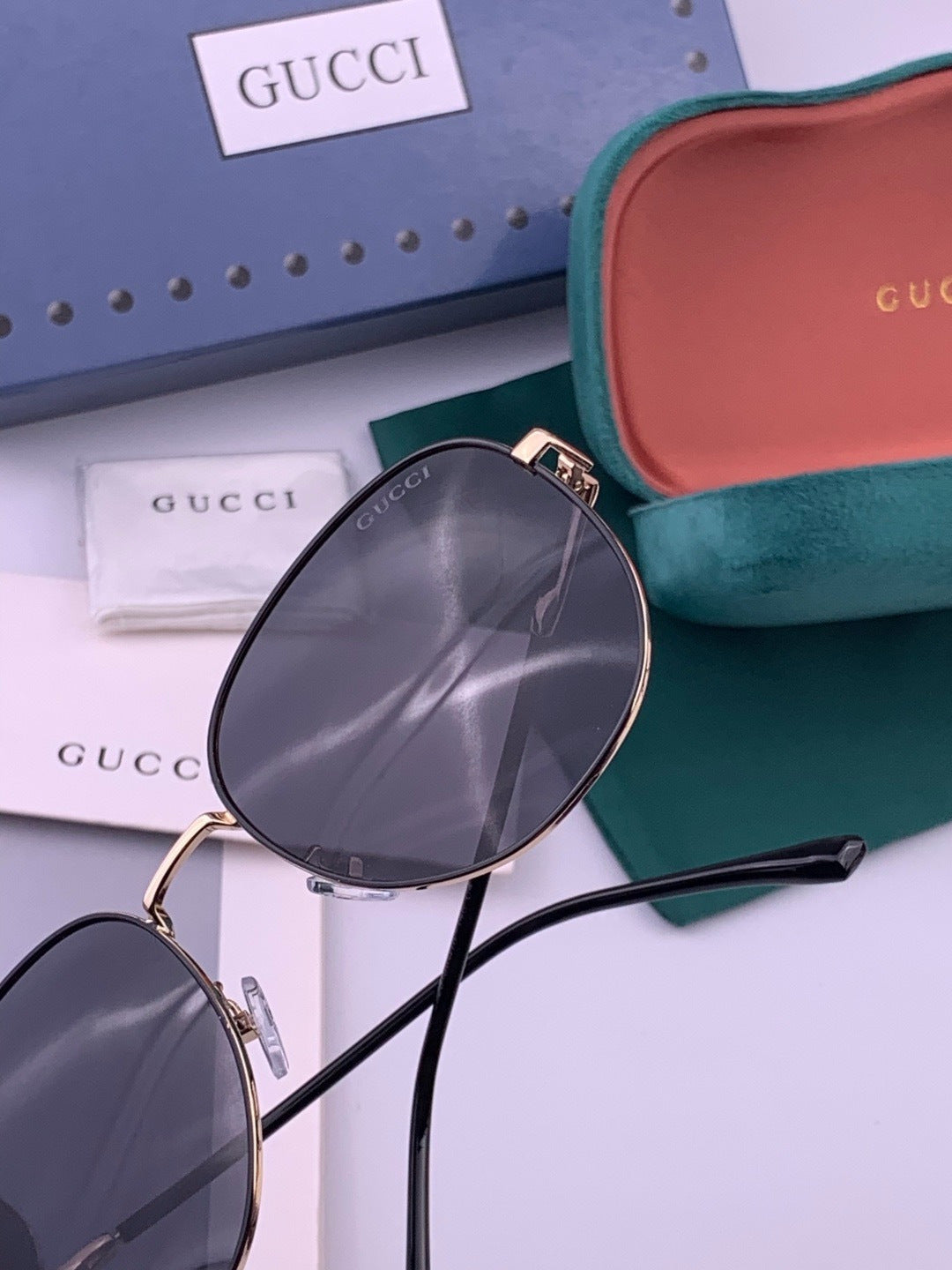 Gucci G5822 Polarized Oversized Gold Lens Sunglasses for Men & Women - 371548 - detail image 3